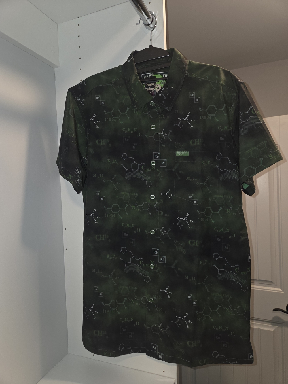 Men's Short Sleeve Button-Down Shirt in Dark Green Scientific Print